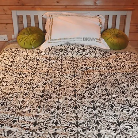 Holiday home Alpaca Farm- Valley Views- Sleeps 4- Parking- Pets *