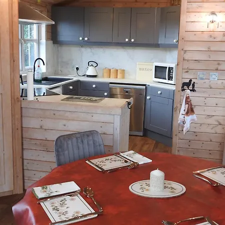 Alpaca Farm- Valley Views- Sleeps 4- Parking- Pets * York