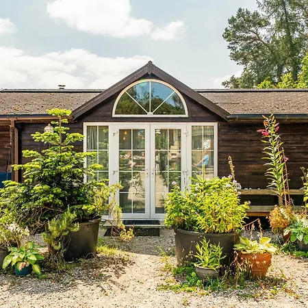 Alpaca Farm- Valley Views- Sleeps 4- Parking- Pets *