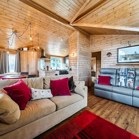 Holiday home Alpaca Farm- Valley Views- Sleeps 4- Parking- Pets