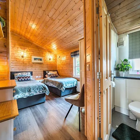 Alpaca Farm- Valley Views- Sleeps 4- Parking- Pets