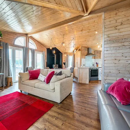 Holiday home Alpaca Farm- Valley Views- Sleeps 4- Parking- Pets *