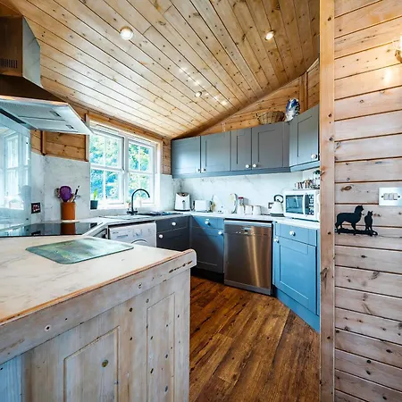 Alpaca Farm- Valley Views- Sleeps 4- Parking- Pets York